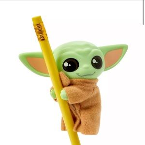 The Child Character Clip – Star Wars: The Mandalorian